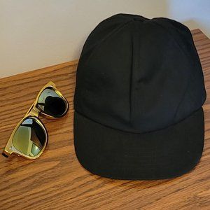 USA made fashionable medium black ball cap hat.
